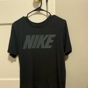 Black Nike shirt that’s in great condition